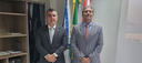 Fabio Villela, procurador-chefe em exercício da PRT1, recebe o diretor-geral em exercício da ESMPU, Manoel Jorge e Silva Neto